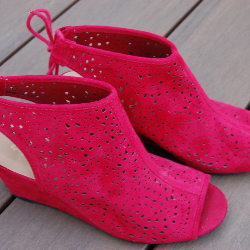 Bright Red Wedges